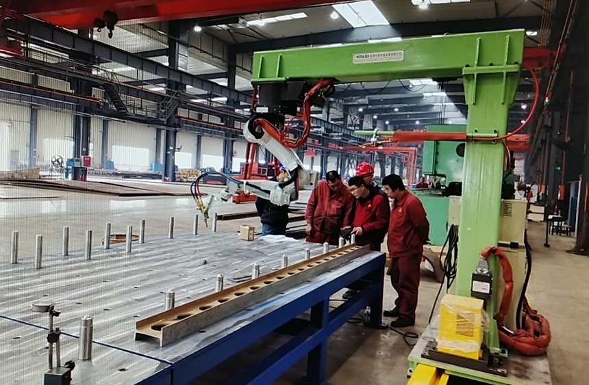 挖掘機(jī)、抓料機(jī)、抓鋼機(jī)、報廢汽車拆解機(jī)等系列產(chǎn)品加工機(jī)器人工作站