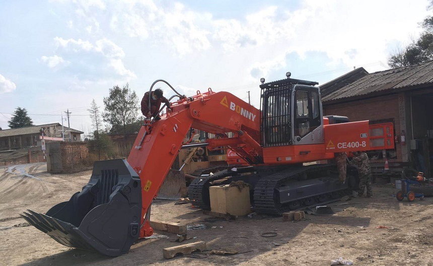 挖掘機安裝服務.jpg