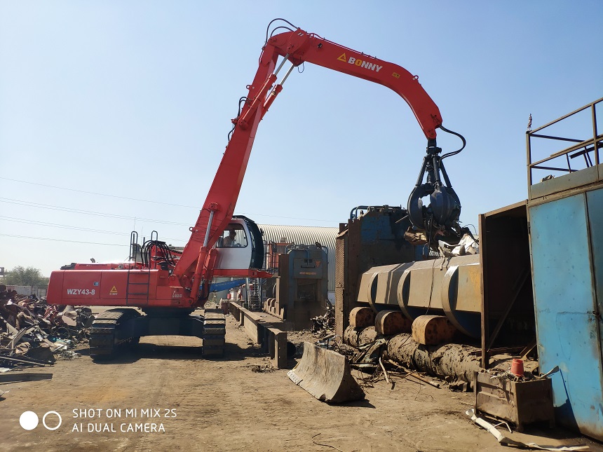 抓鋼機(jī).jpg 抓鋼機(jī).jpg