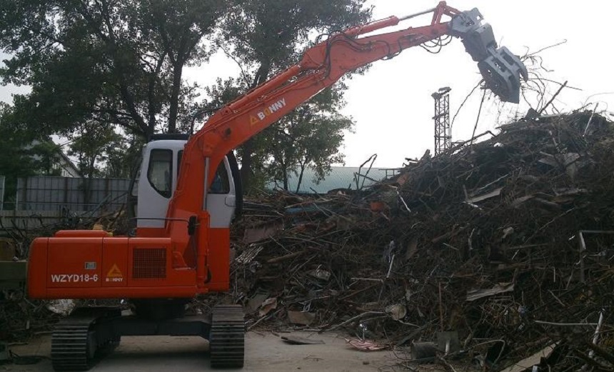 電動(dòng)抓鋼機(jī)配叉形斗.jpg 電動(dòng)抓鋼機(jī)配叉形斗.jpg