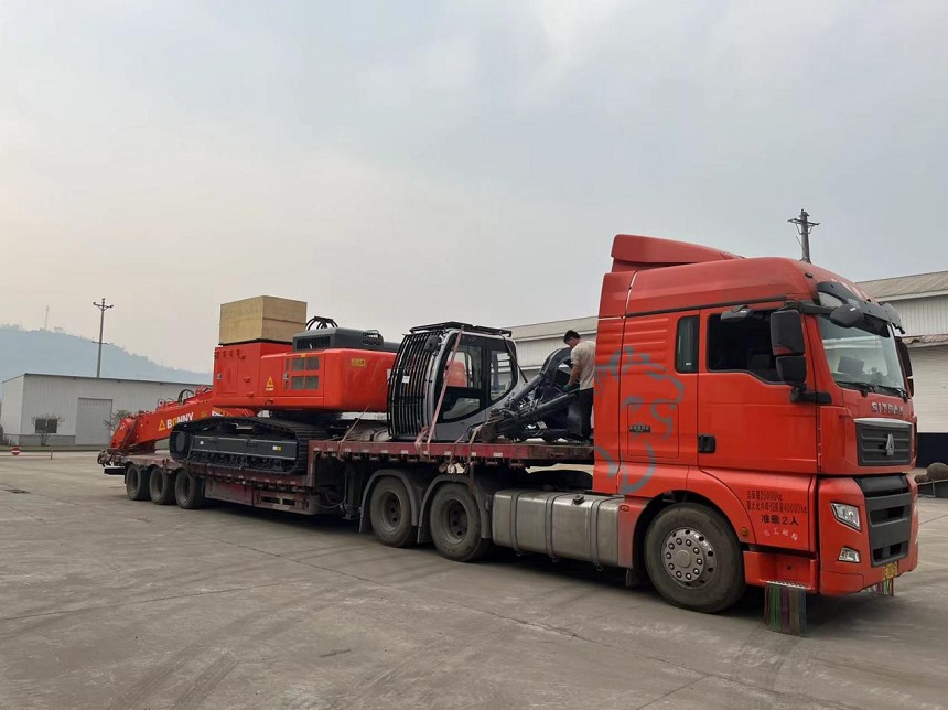 抓料機發(fā)車現場.jpg 抓料機發(fā)車現場.jpg