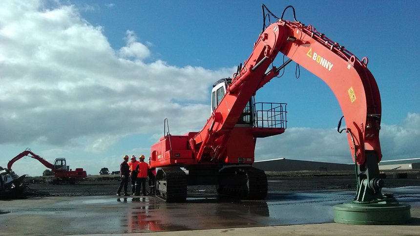 抓鋼機(jī)配電吸盤(pán).jpg 抓鋼機(jī)配電吸盤(pán).jpg